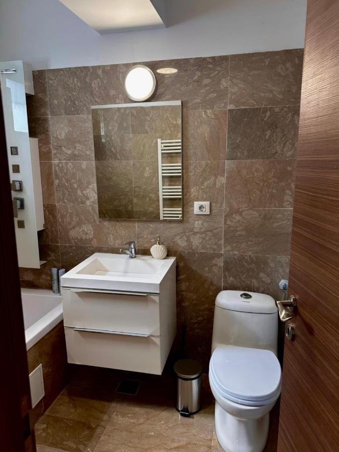 Cozy Apartment With Self Check-In Near Promenada Mall And Verdi Park بوخارست المظهر الخارجي الصورة